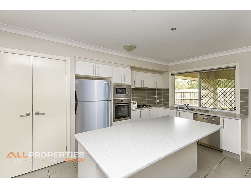 6 Mervyn Crescent, Redland Bay QLD 4165