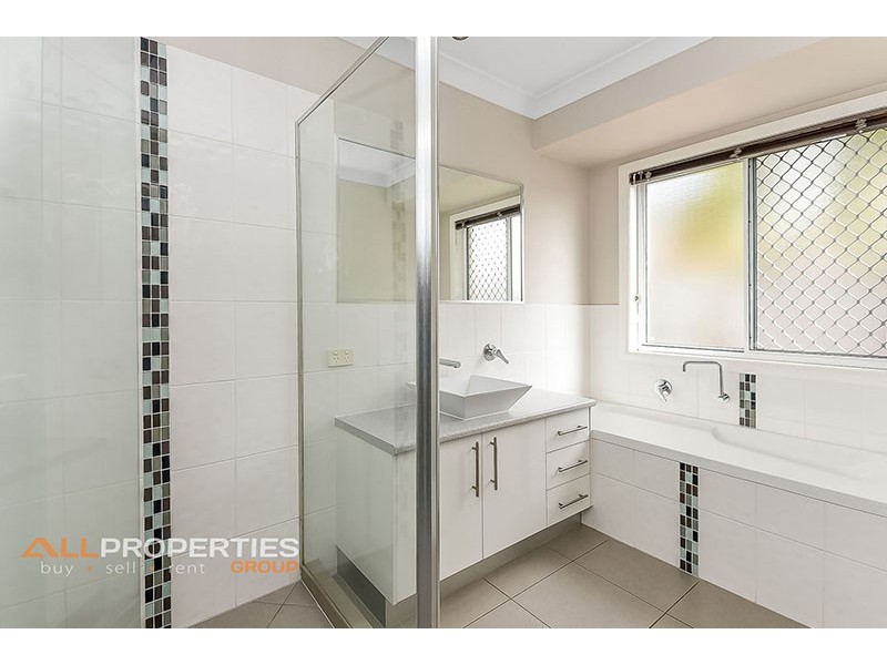 6 Mervyn Crescent, Redland Bay QLD 4165