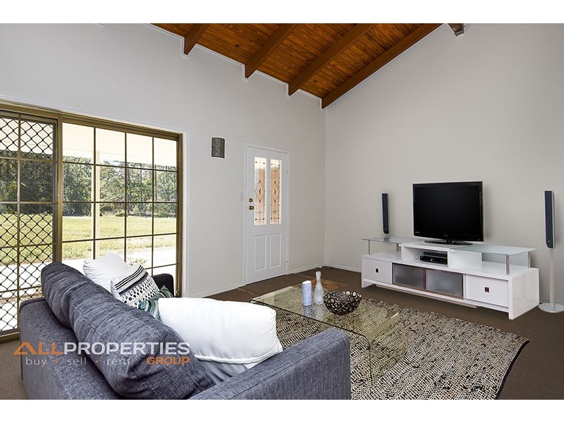 9 Spruce Street, Loganlea QLD 4131