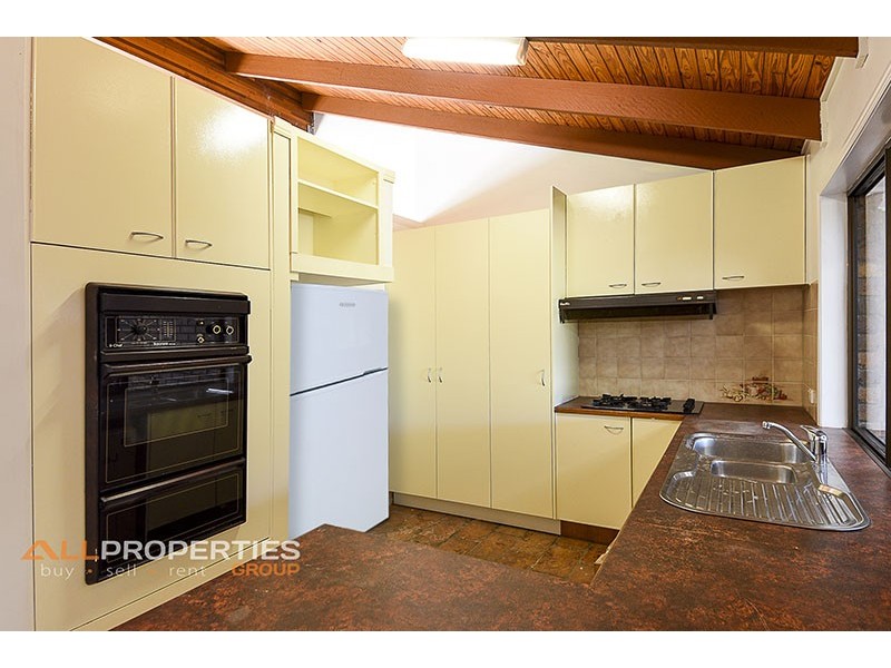 9 Spruce Street, Loganlea QLD 4131