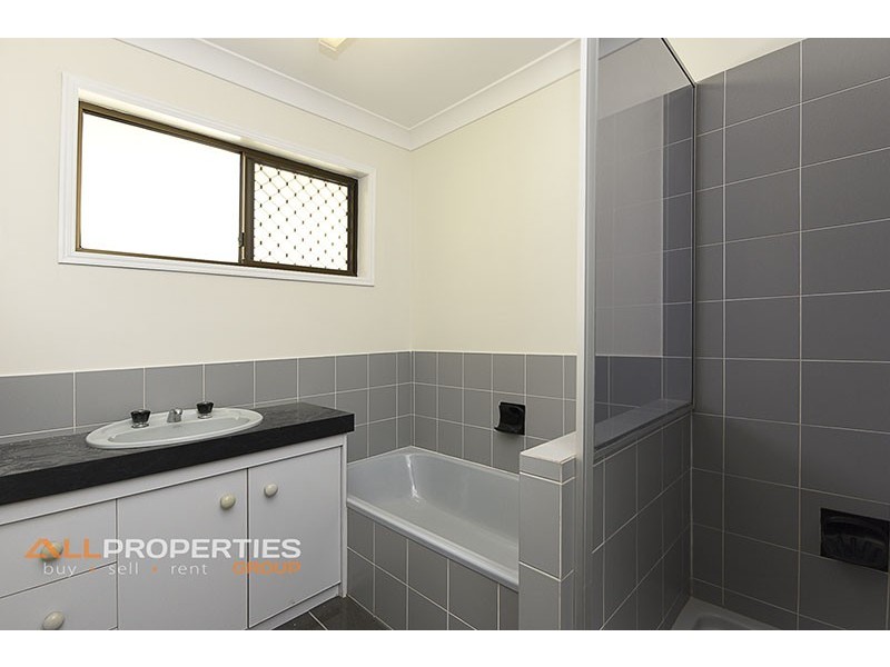 9 Spruce Street, Loganlea QLD 4131