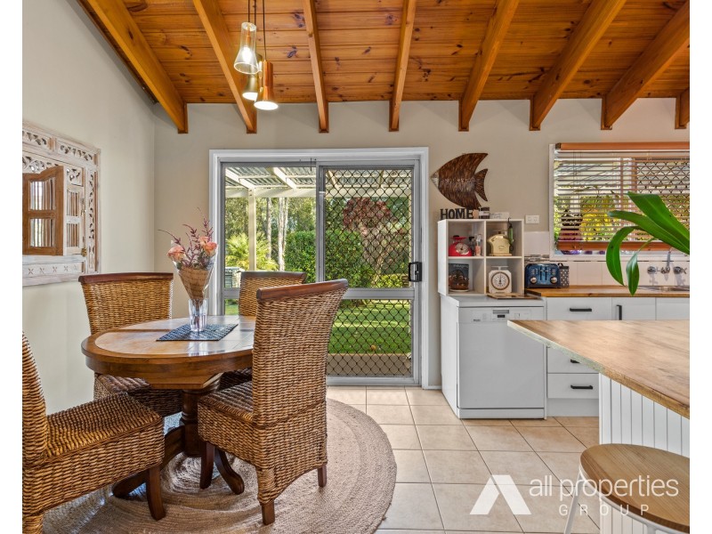 17 Conifer Street, Hillcrest QLD 4118