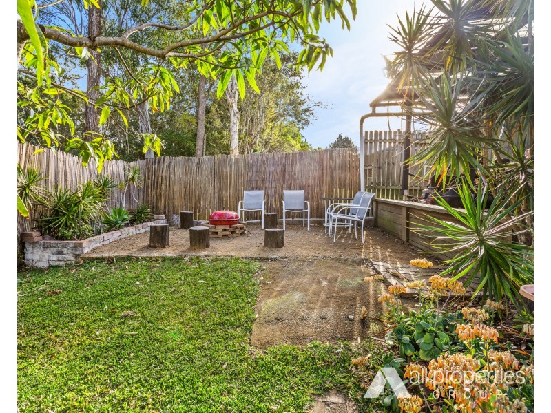 17 Conifer Street, Hillcrest QLD 4118