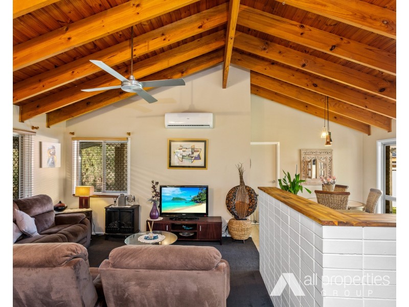 17 Conifer Street, Hillcrest QLD 4118