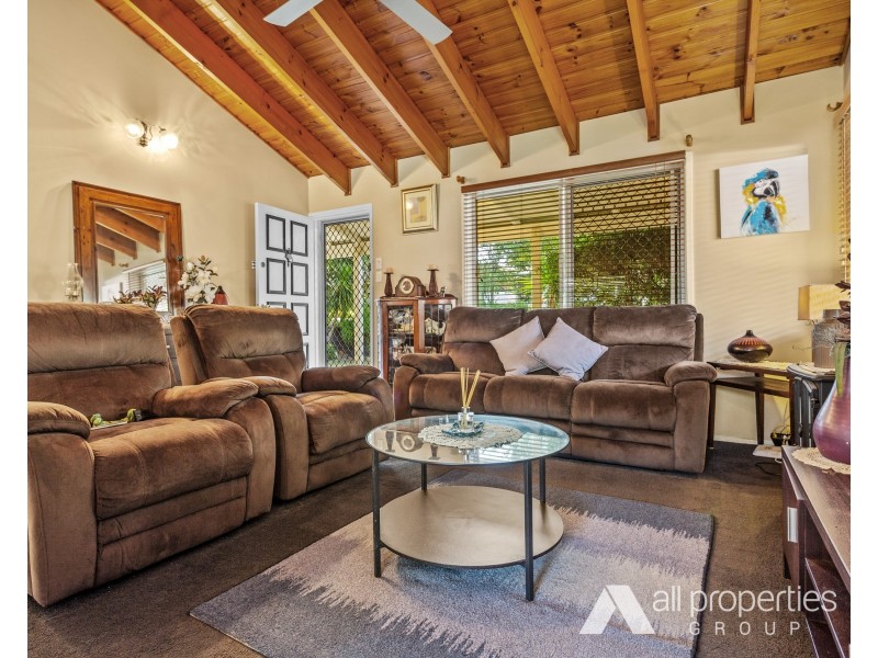 17 Conifer Street, Hillcrest QLD 4118