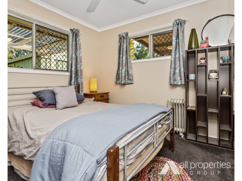 17 Conifer Street, Hillcrest QLD 4118