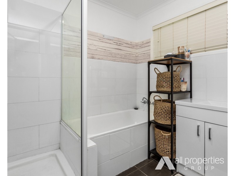 17 Conifer Street, Hillcrest QLD 4118