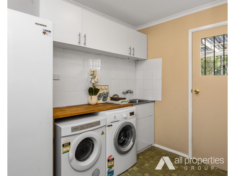 17 Conifer Street, Hillcrest QLD 4118