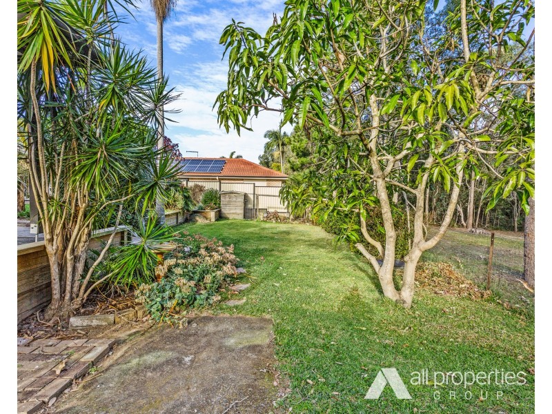 17 Conifer Street, Hillcrest QLD 4118
