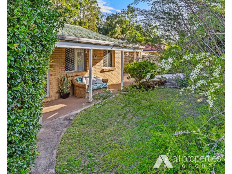 17 Conifer Street, Hillcrest QLD 4118