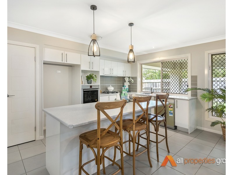 6 Mervyn Crescent, Redland Bay QLD 4165