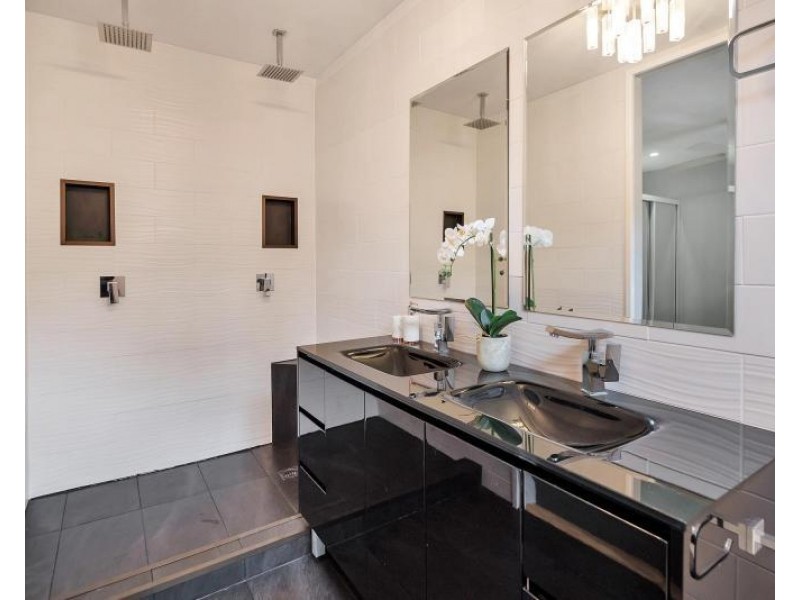 2/38 Imperial Parade, Labrador QLD 4215