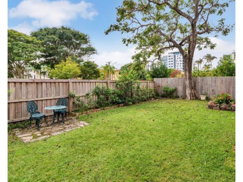 2/38 Imperial Parade, Labrador QLD 4215