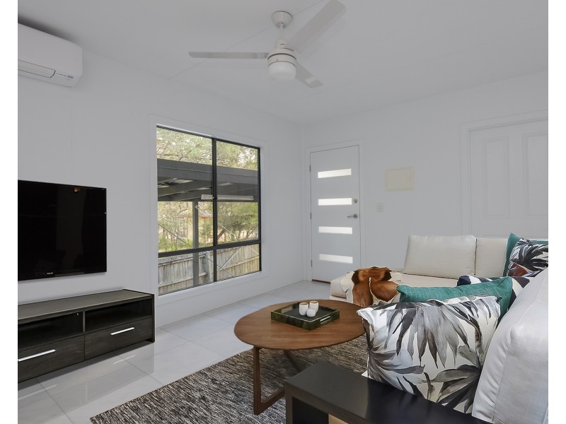 1B Deloraine Drive, Springwood QLD 4127