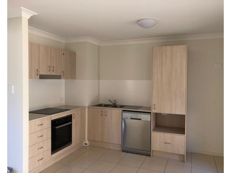 2/5 Creek Place, Park Ridge QLD 4125