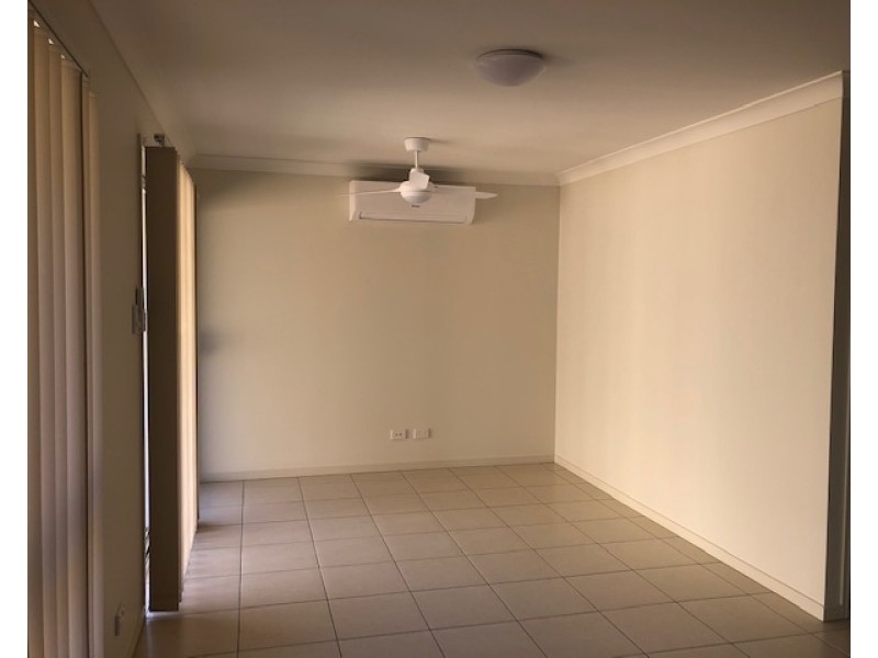 2/5 Creek Place, Park Ridge QLD 4125