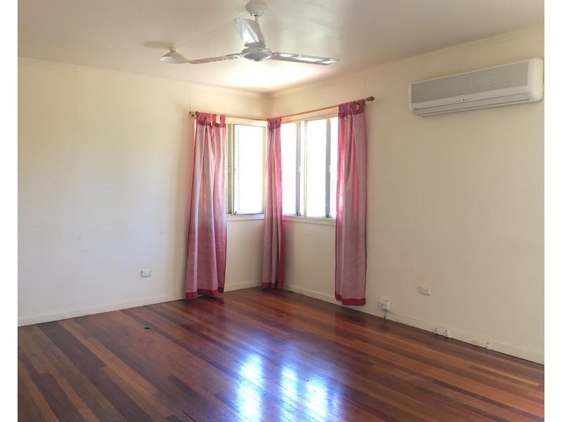 8 Poole Street, Leichhardt QLD 4305