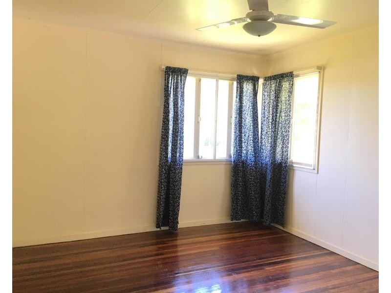 8 Poole Street, Leichhardt QLD 4305