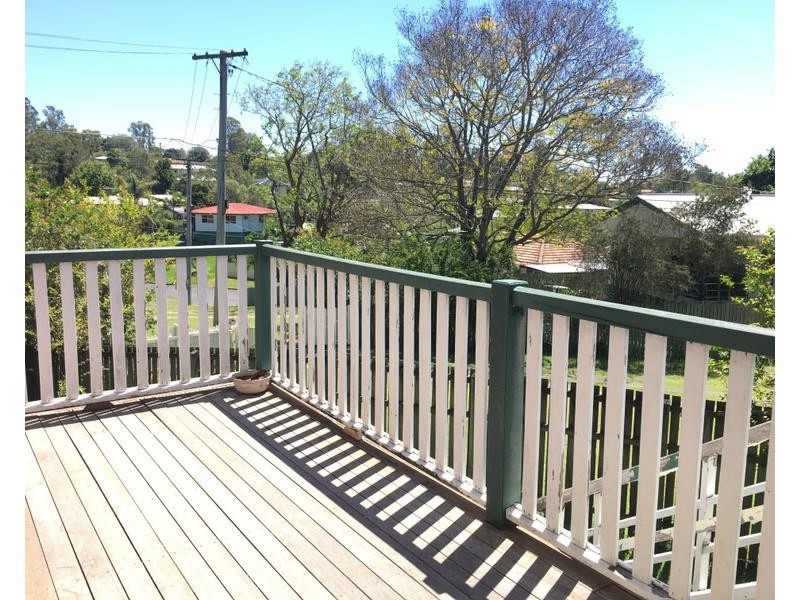 8 Poole Street, Leichhardt QLD 4305