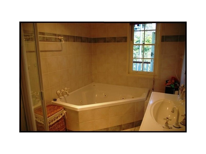 24 Thomas Street, Sherwood QLD 4075