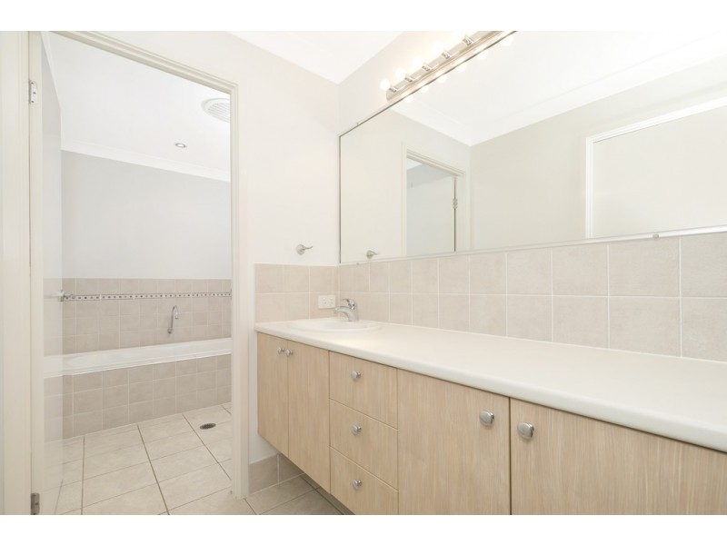 39 Pender Street, The Gap QLD 4061