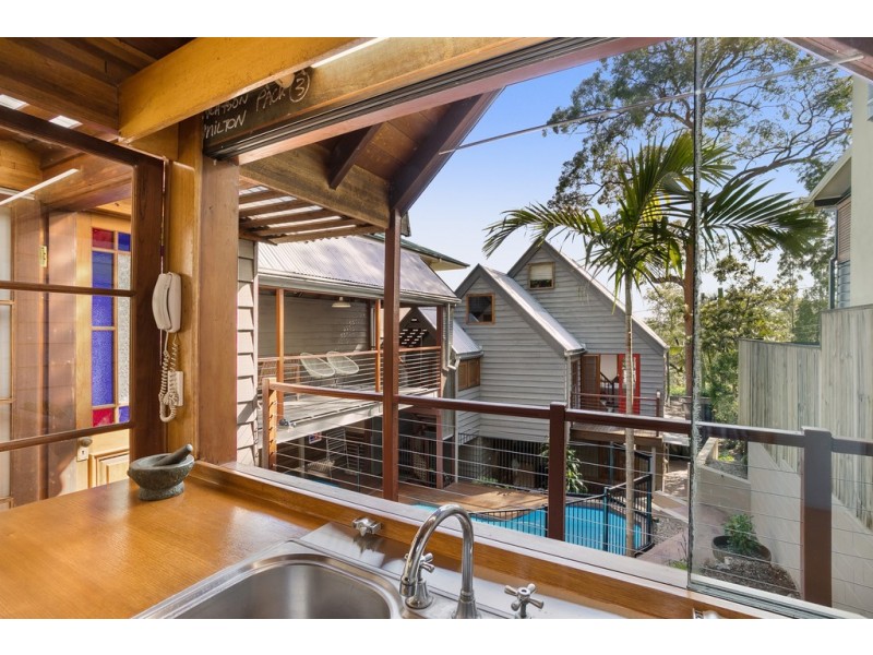 62 Orchard Terrace, St Lucia QLD 4067