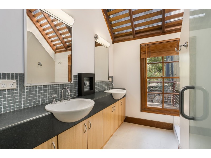 62 Orchard Terrace, St Lucia QLD 4067