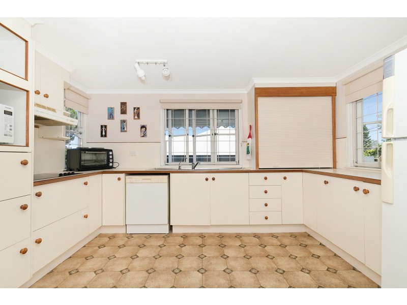 17 Hoskins Street, Sandgate QLD 4017