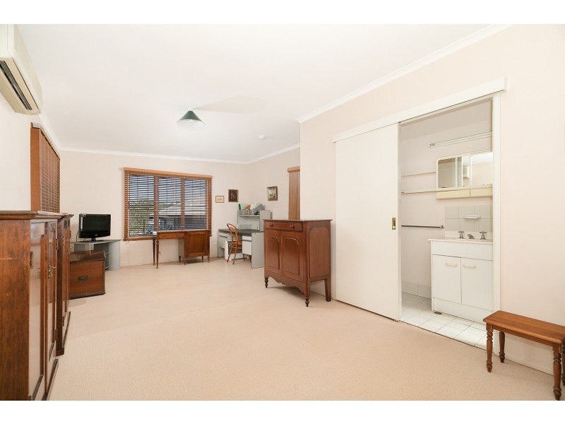 17 Hoskins Street, Sandgate QLD 4017