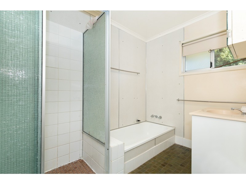 100 Bernarra Street, The Gap QLD 4061