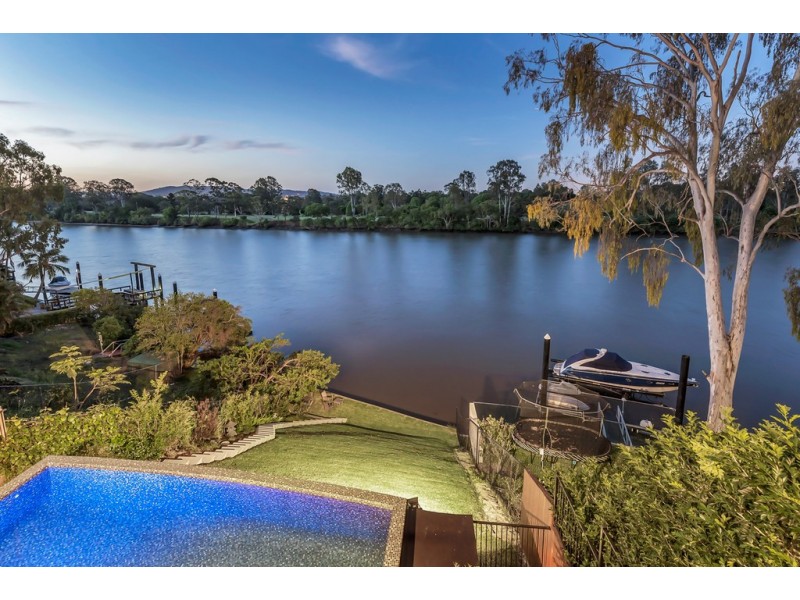 135 King Arthur Terrace, Tennyson QLD 4105