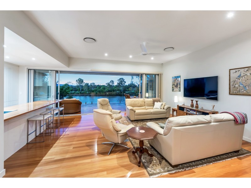 135 King Arthur Terrace, Tennyson QLD 4105