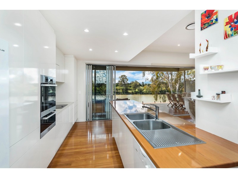 135 King Arthur Terrace, Tennyson QLD 4105