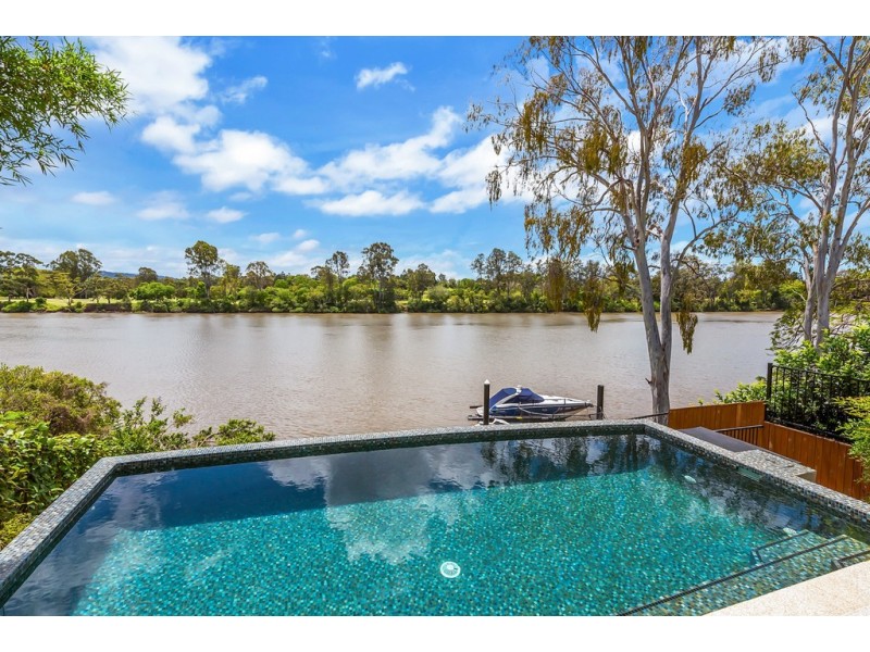 135 King Arthur Terrace, Tennyson QLD 4105