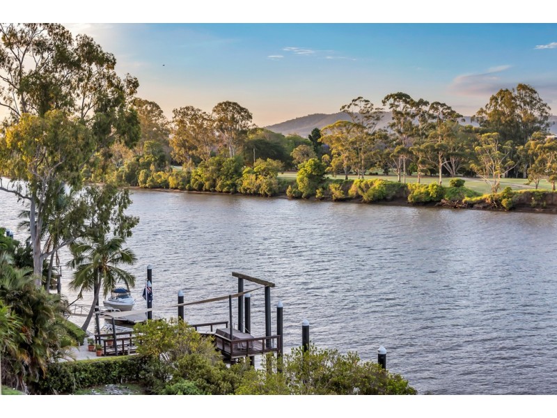 135 King Arthur Terrace, Tennyson QLD 4105