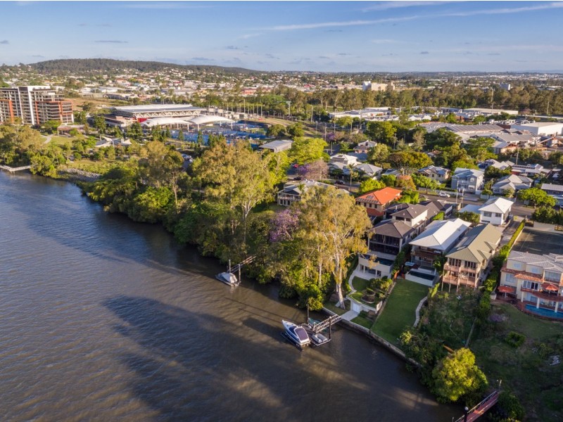 135 King Arthur Terrace, Tennyson QLD 4105