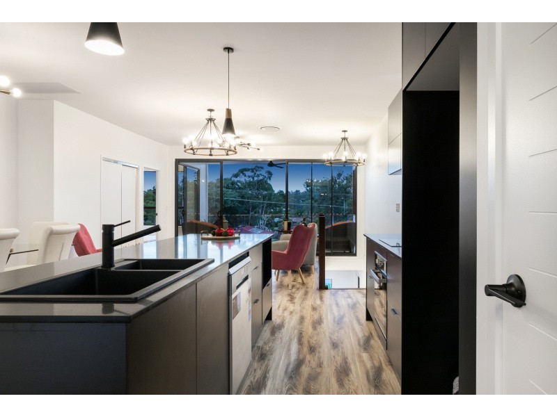 25 Argyle Street, Seventeen Mile Rocks QLD 4073