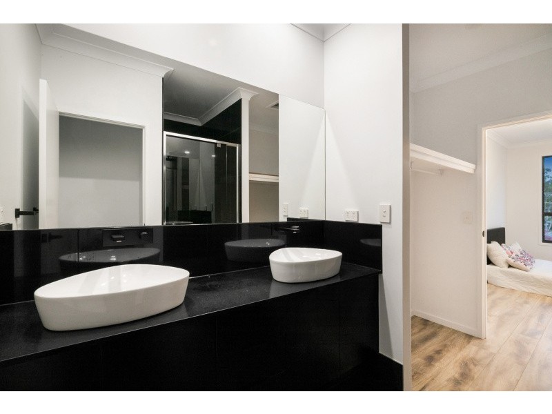 25 Argyle Street, Seventeen Mile Rocks QLD 4073
