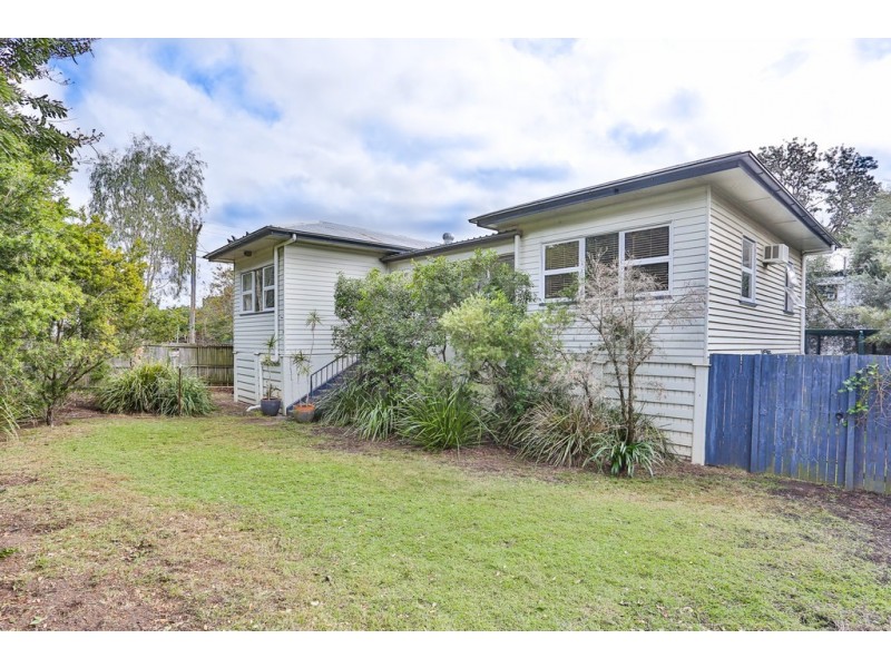 4 Austral Avenue, Graceville QLD 4075