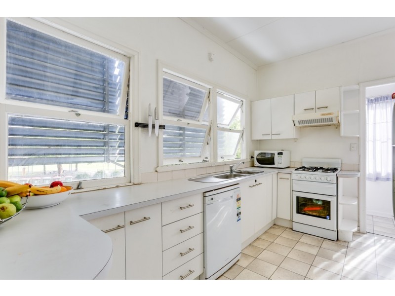 4 Austral Avenue, Graceville QLD 4075