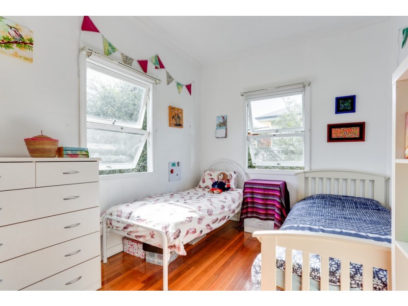 4 Austral Avenue, Graceville QLD 4075