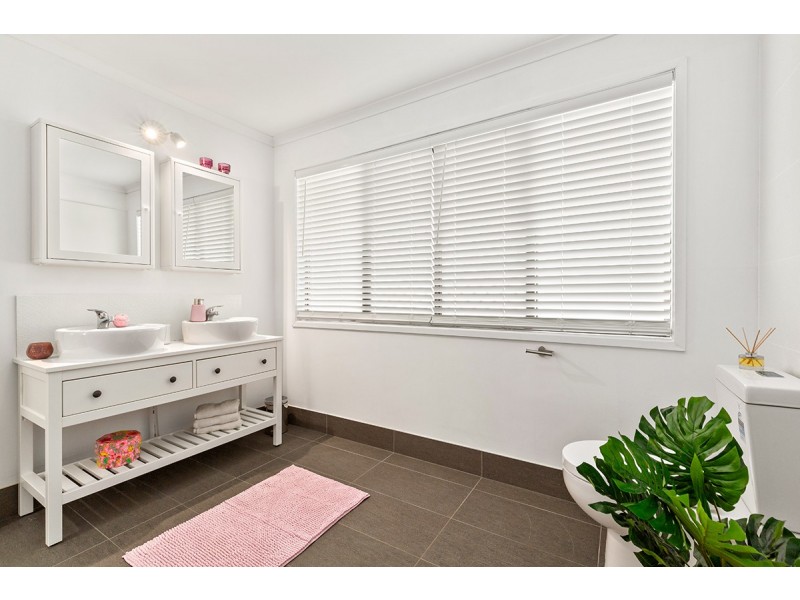 180 Englefield Road, Oxley QLD 4075