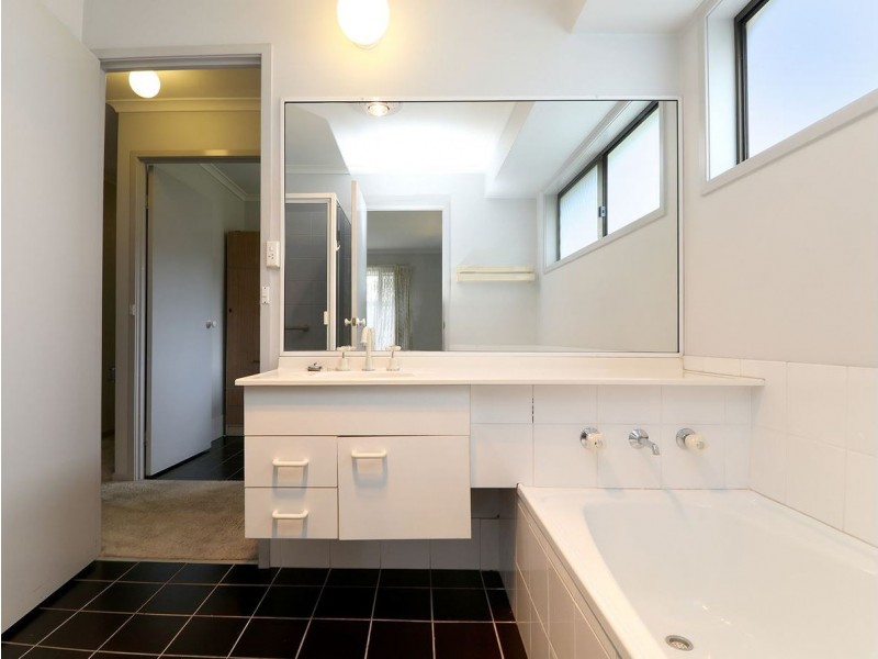 3 Epworth Street, Oxley QLD 4075