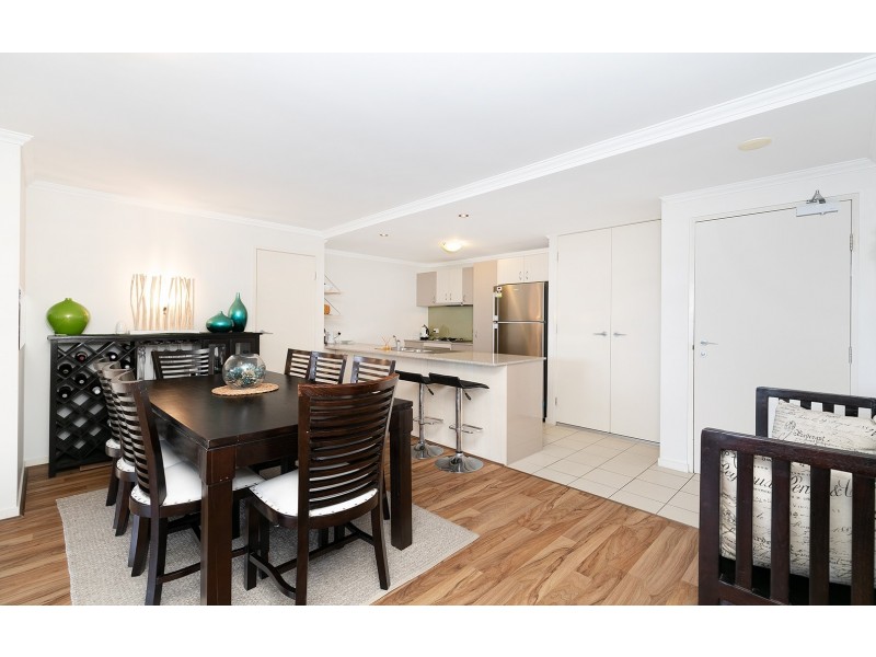 24/95 Clarence Road, Indooroopilly QLD 4068