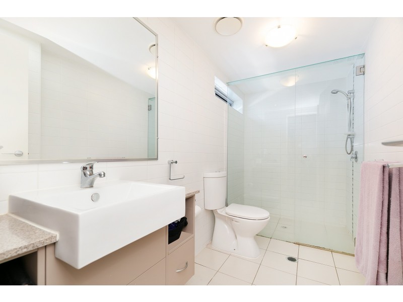 24/95 Clarence Road, Indooroopilly QLD 4068