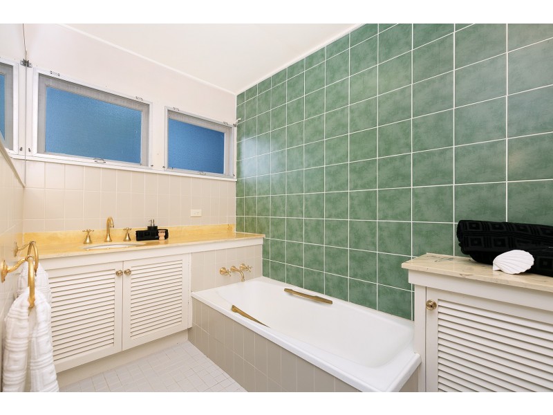 15 Lily Street, Indooroopilly QLD 4068