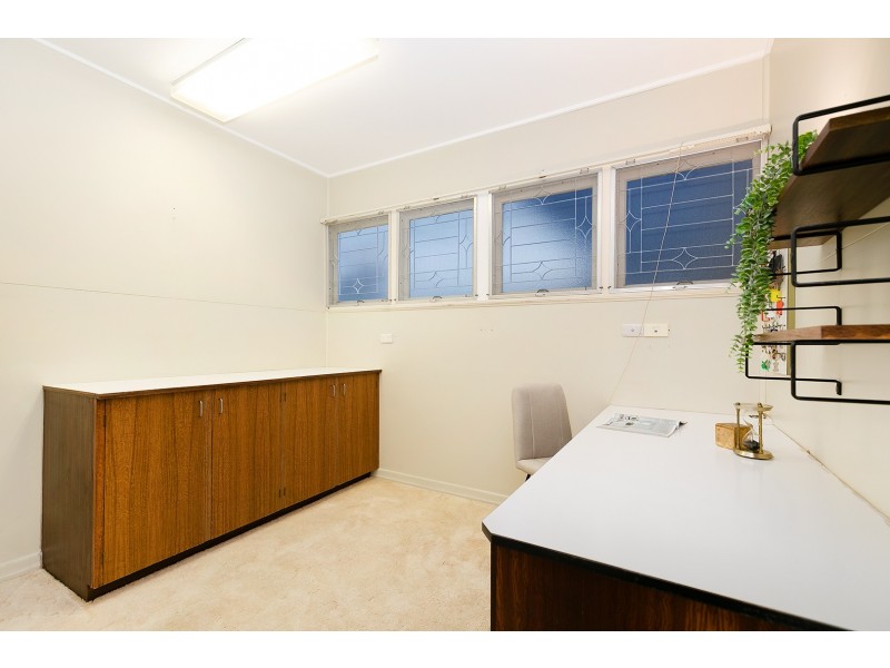 15 Lily Street, Indooroopilly QLD 4068