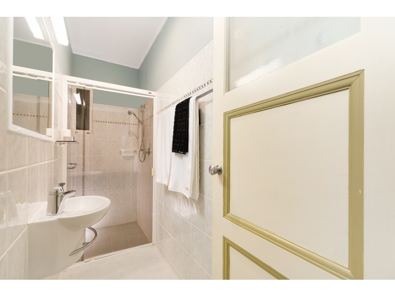 15 Lily Street, Indooroopilly QLD 4068