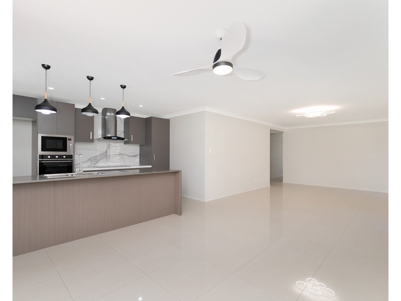 62 Oxley Station Road, Oxley QLD 4075