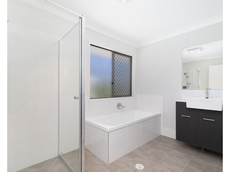 62 Oxley Station Road, Oxley QLD 4075